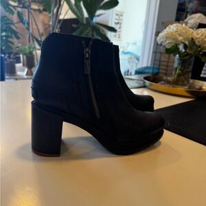 Sorel Black Leather Block Heel Ankle Booties with Side Zip